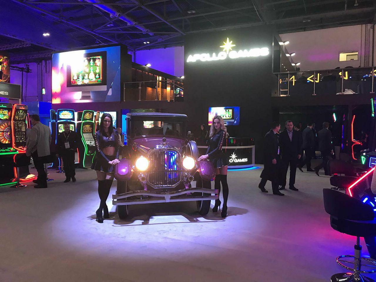 softgamings at ice 2018 car and girls